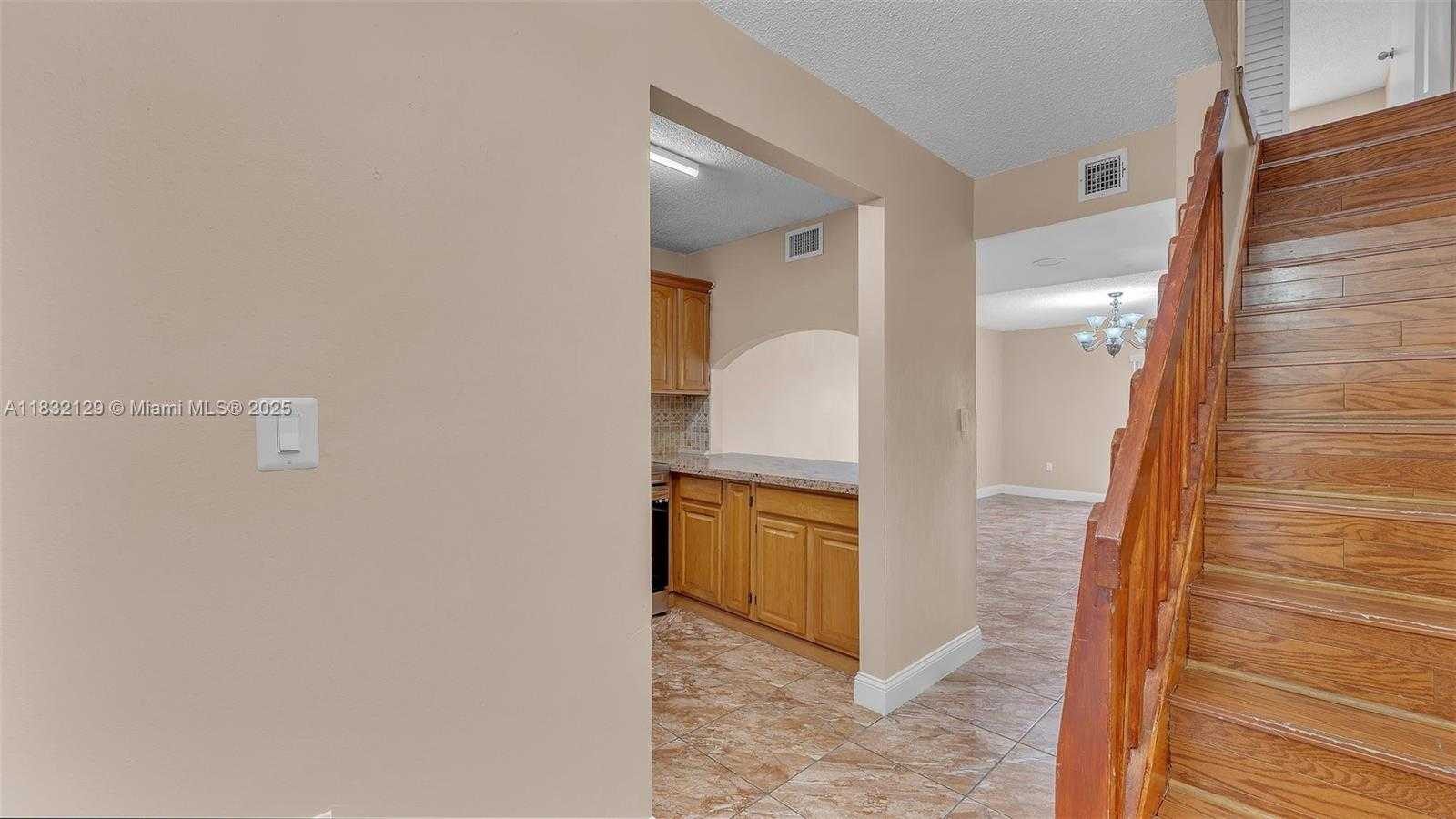 Small Image of Hialeah Number 9