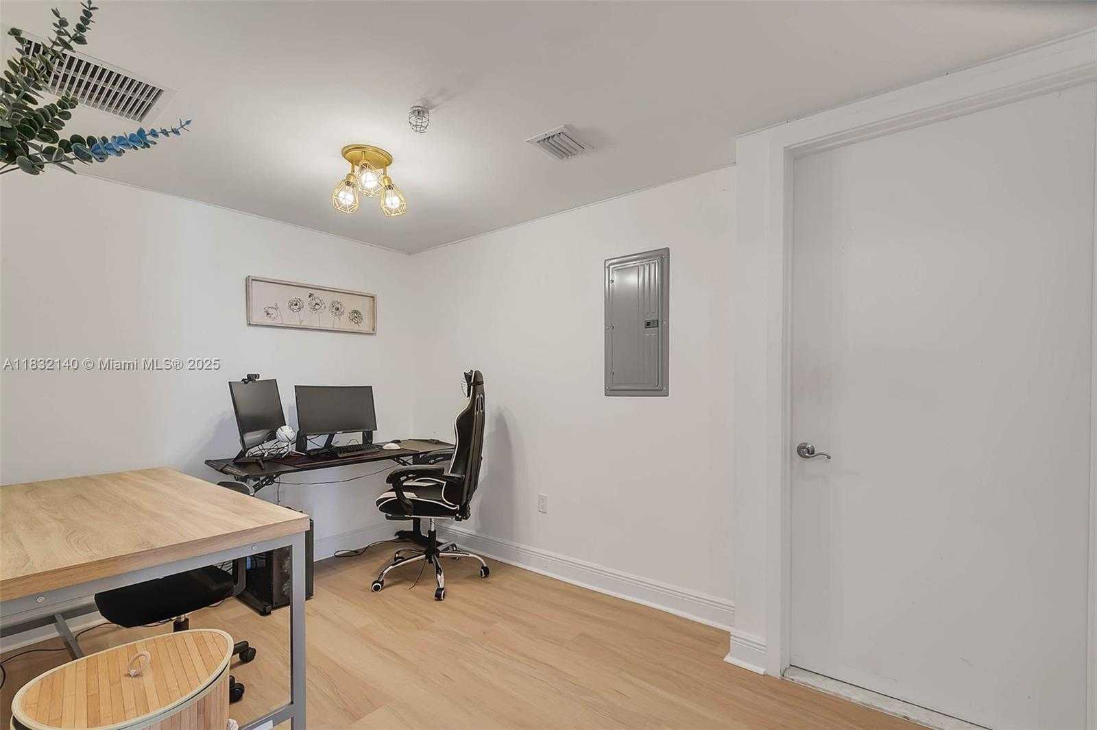 Small Image of 185 SOUTH WEST 7TH ST #2204, Miami Number 9