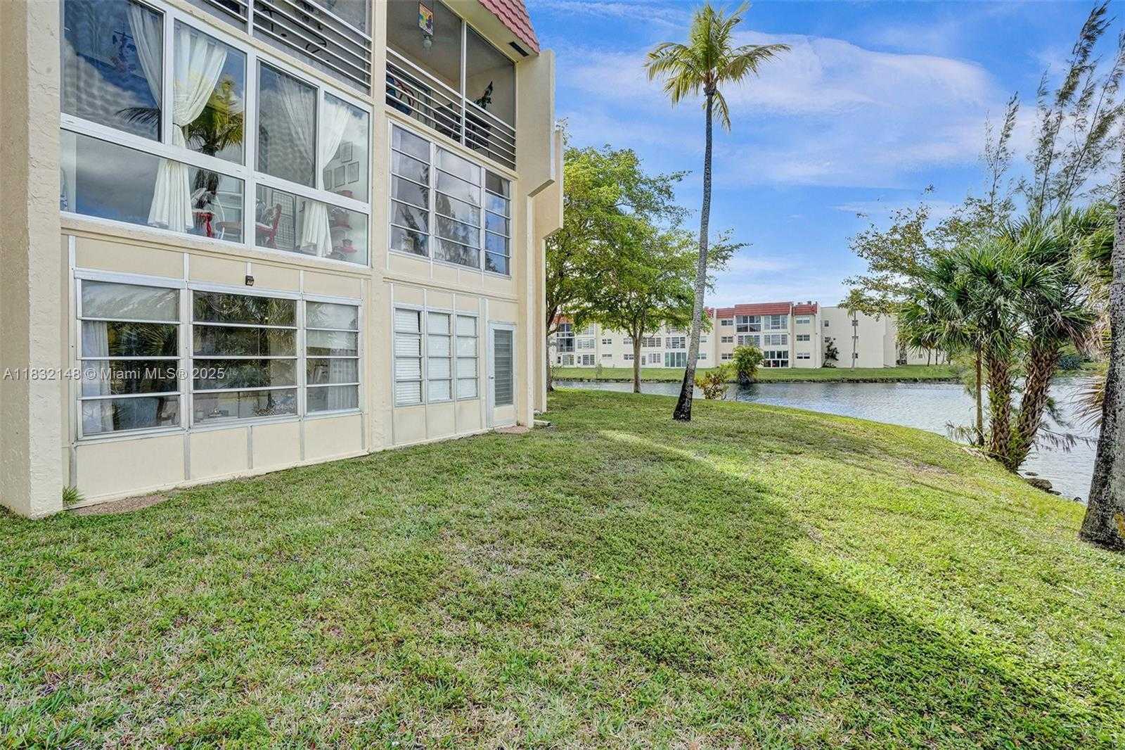 Small Image of 2850 WEST SUNRISE LAKES DR #106, Sunrise Number 20