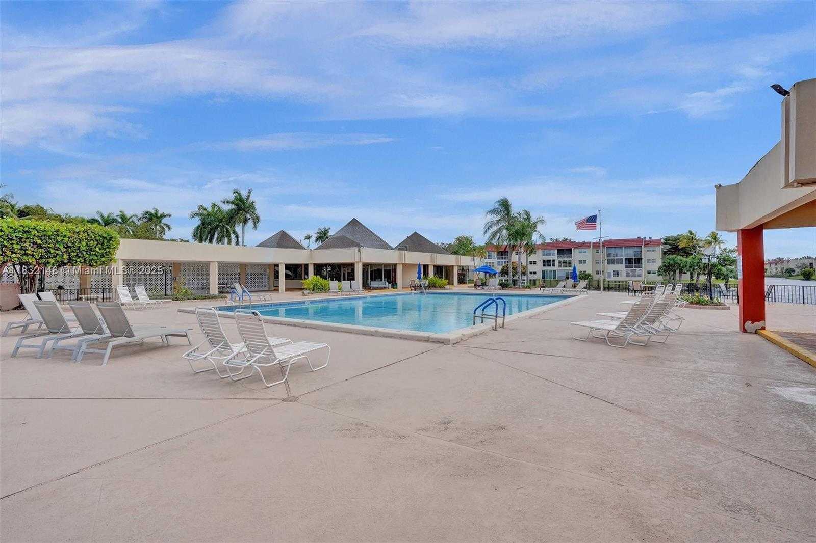 Small Image of 2850 WEST SUNRISE LAKES DR #106, Sunrise Number 28