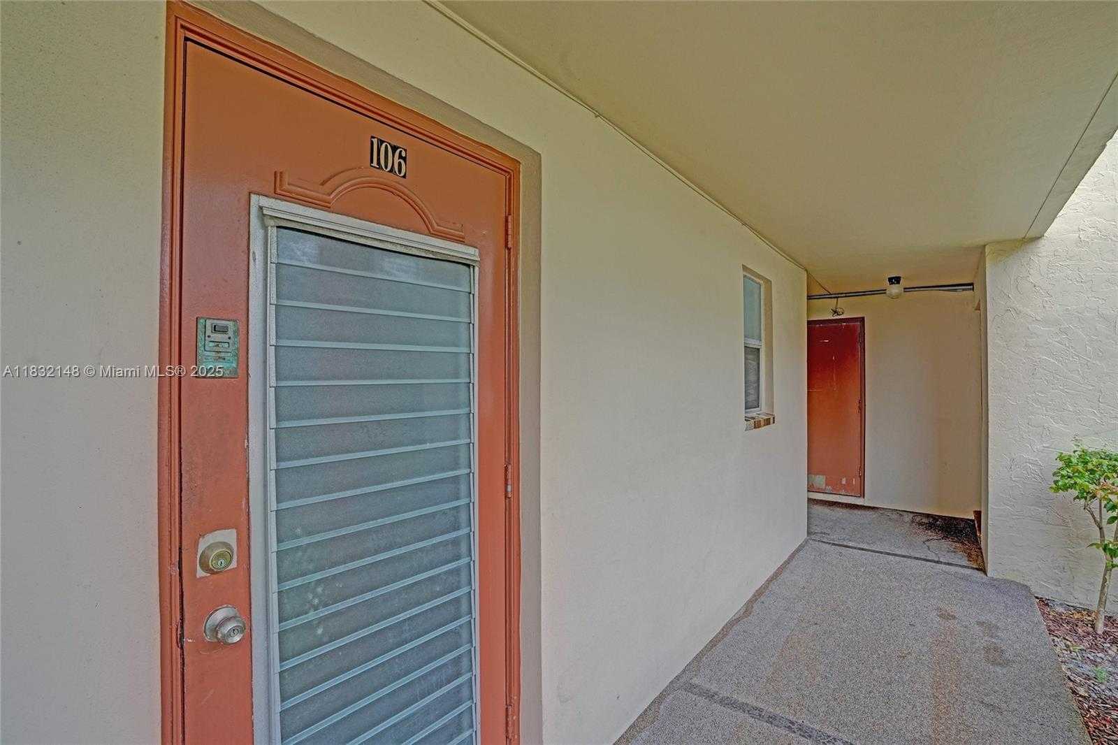 Small Image of 2850 WEST SUNRISE LAKES DR #106, Sunrise Number 3