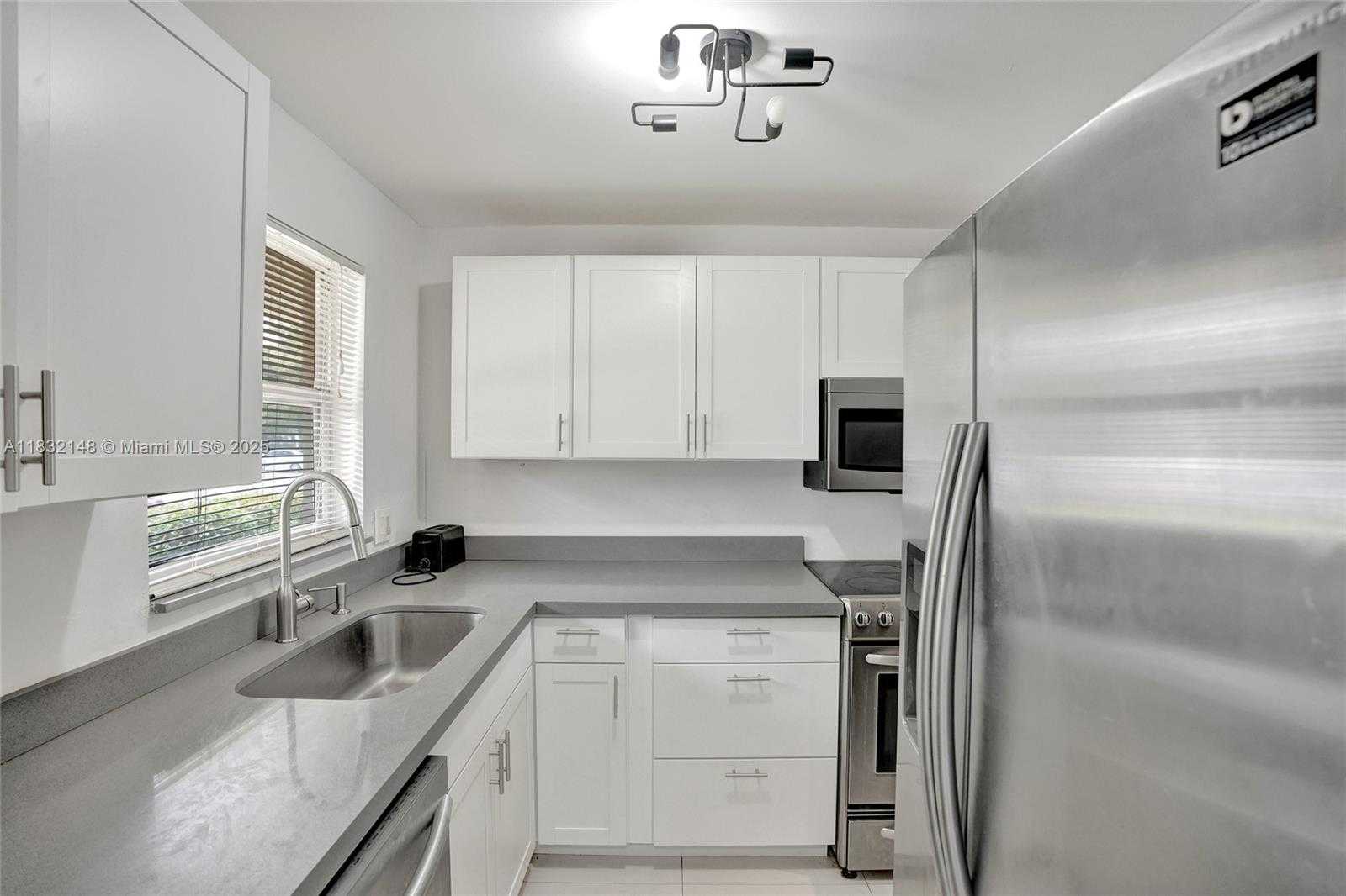 Small Image of 2850 WEST SUNRISE LAKES DR #106, Sunrise Number 5