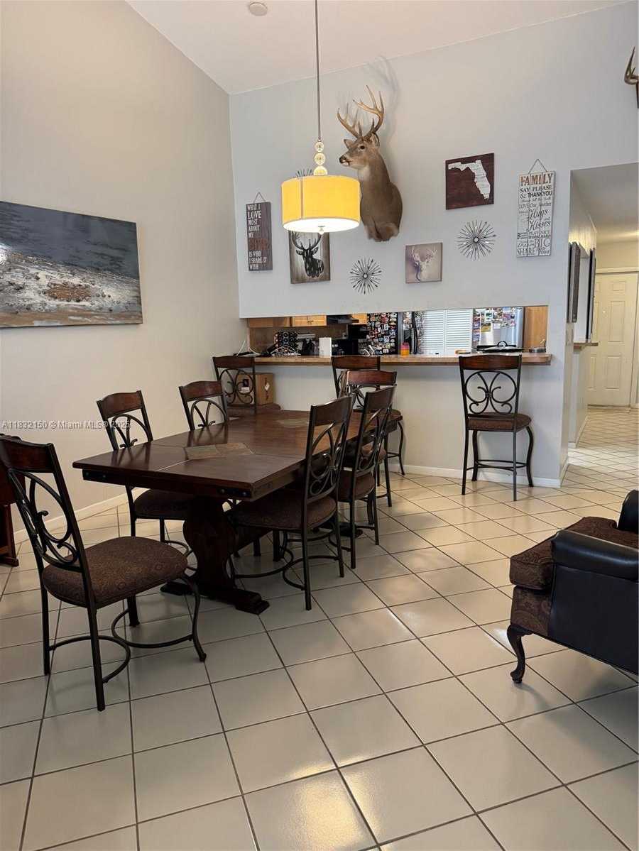 Small Image of Miami Number 12