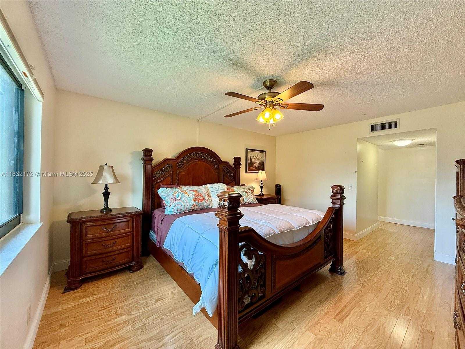Small Image of 318 LAKEVIEW DR #203, Weston Number 16