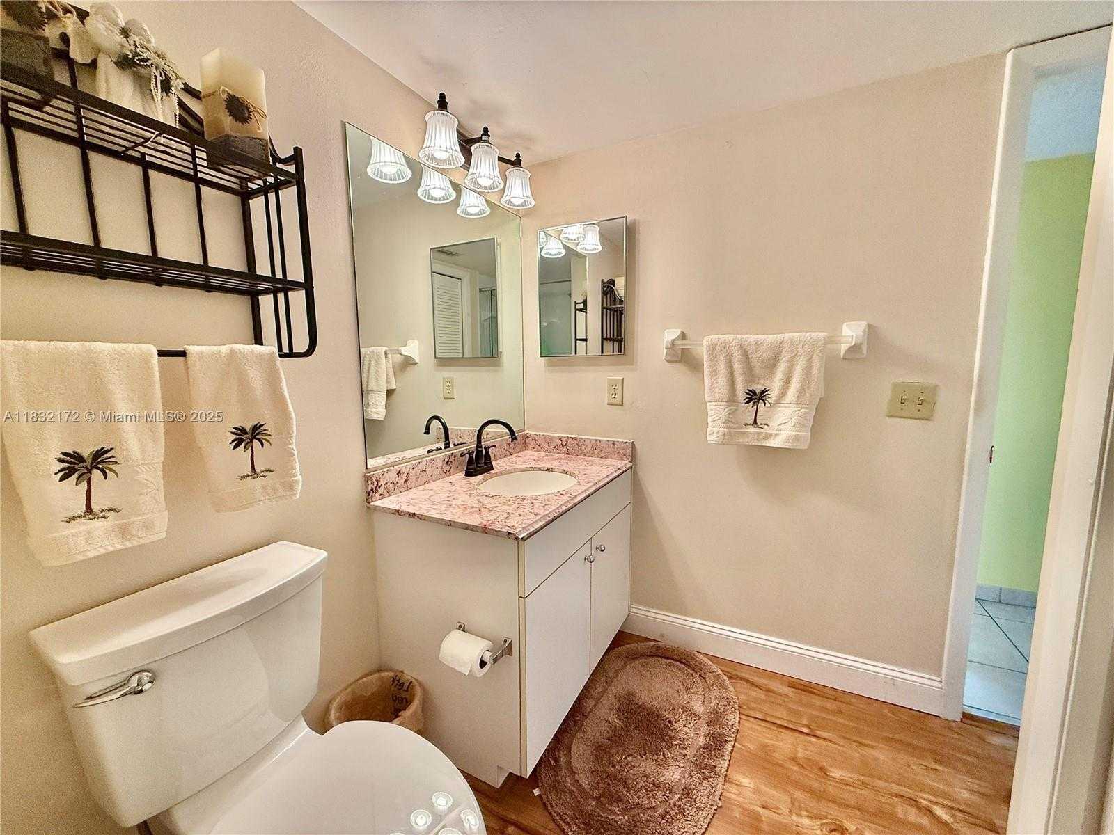 Small Image of 318 LAKEVIEW DR #203, Weston Number 17