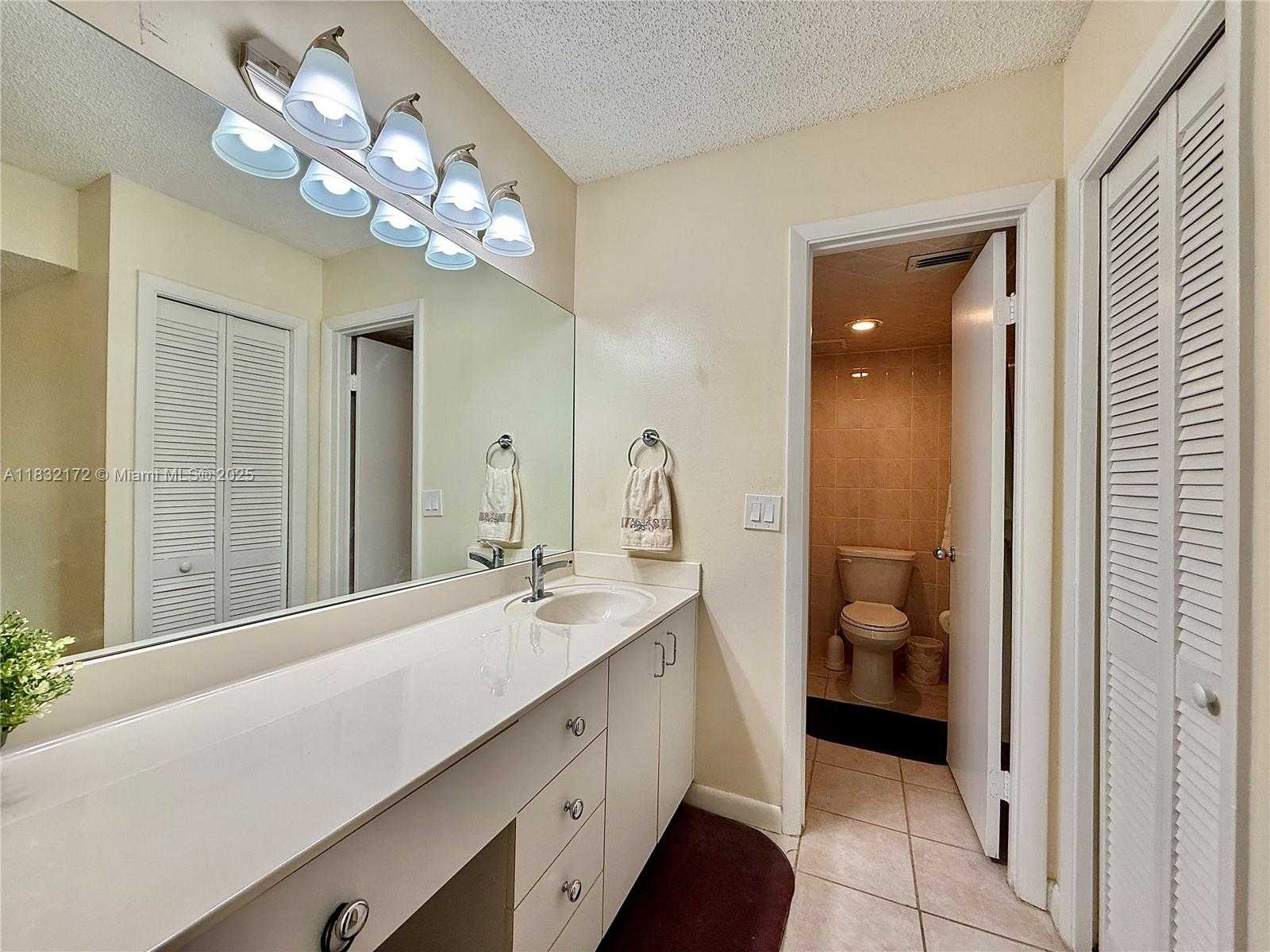 Small Image of 318 LAKEVIEW DR #203, Weston Number 19