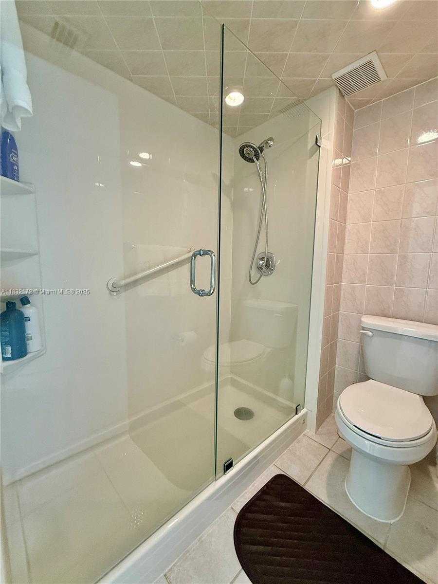 Small Image of 318 LAKEVIEW DR #203, Weston Number 20