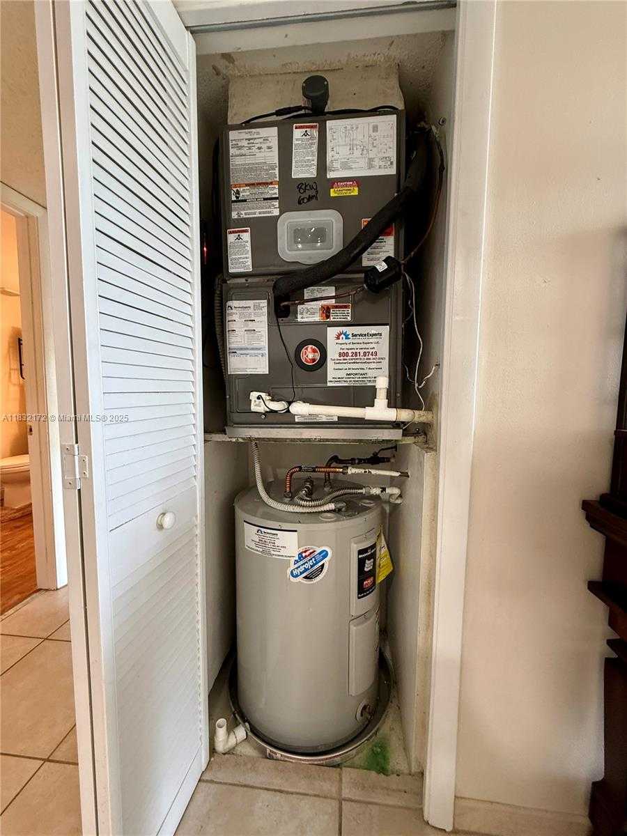 Small Image of 318 LAKEVIEW DR #203, Weston Number 23