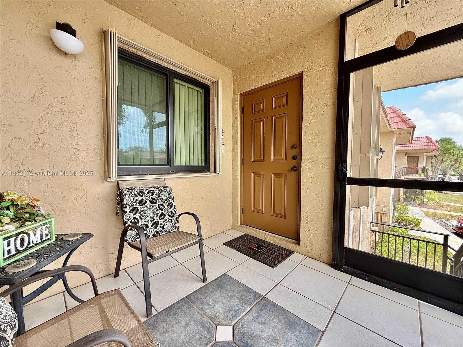 Small Image of 318 LAKEVIEW DR #203, Weston Number 24