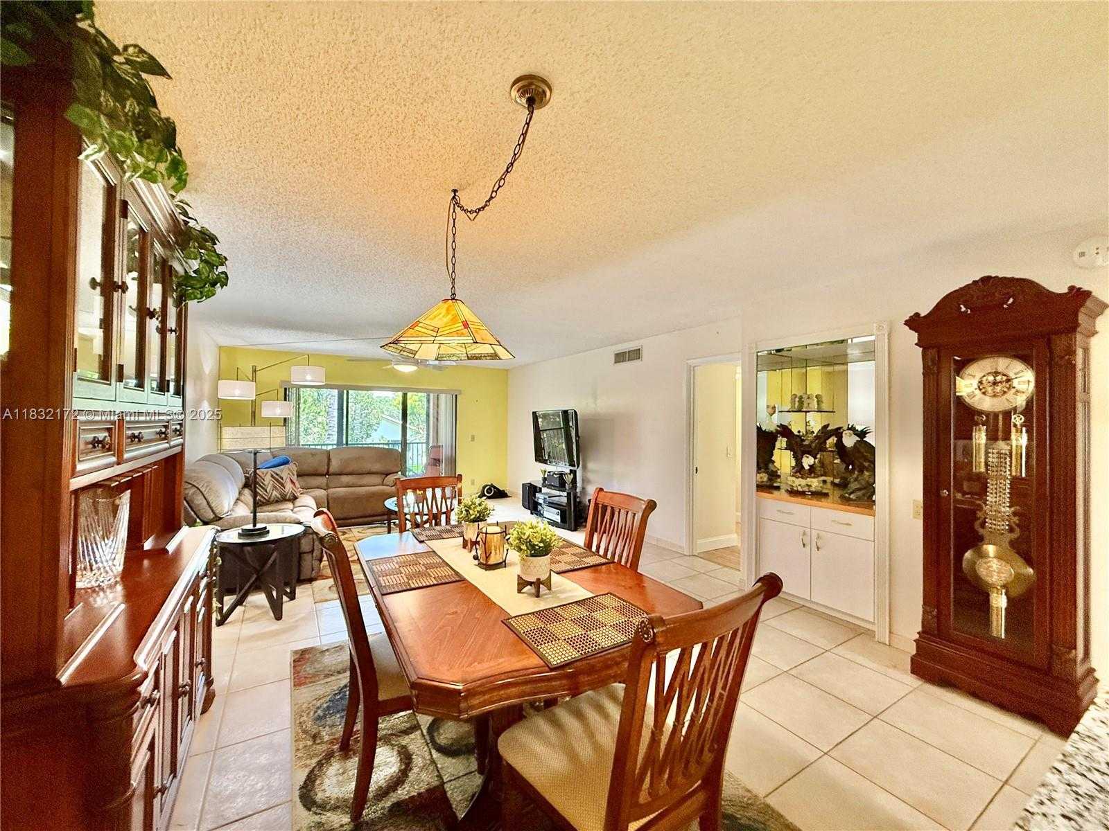 Small Image of 318 LAKEVIEW DR #203, Weston Number 6