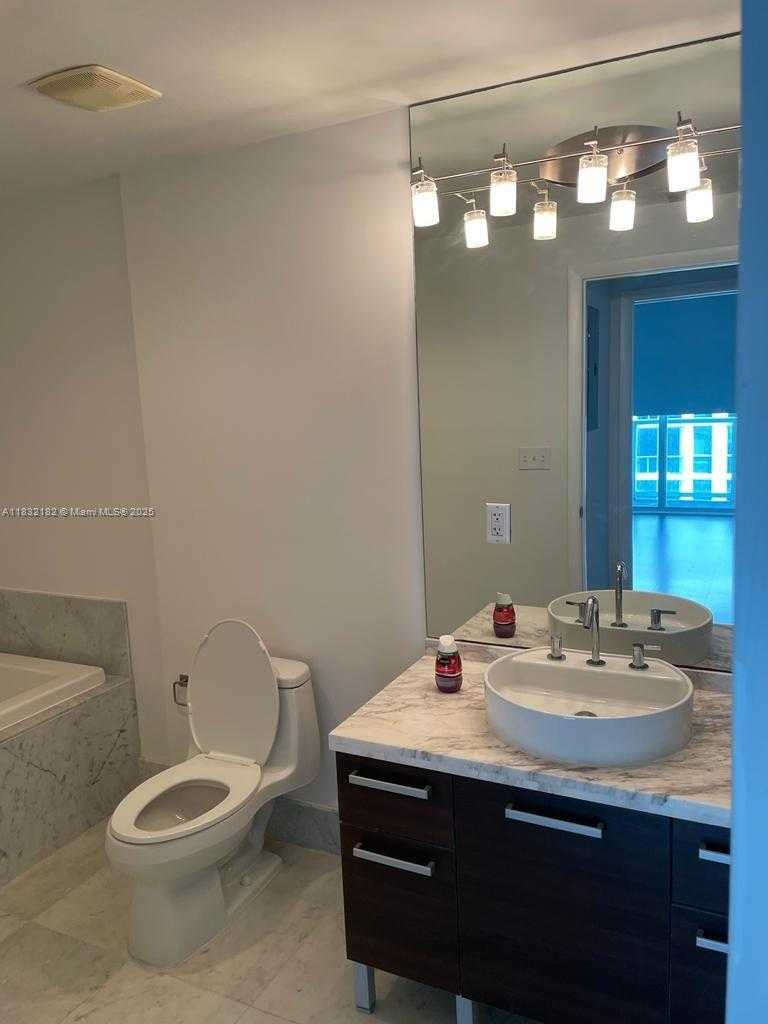 Small Image of 253 NORTH EAST 2ND ST #2806, Miami Number 6