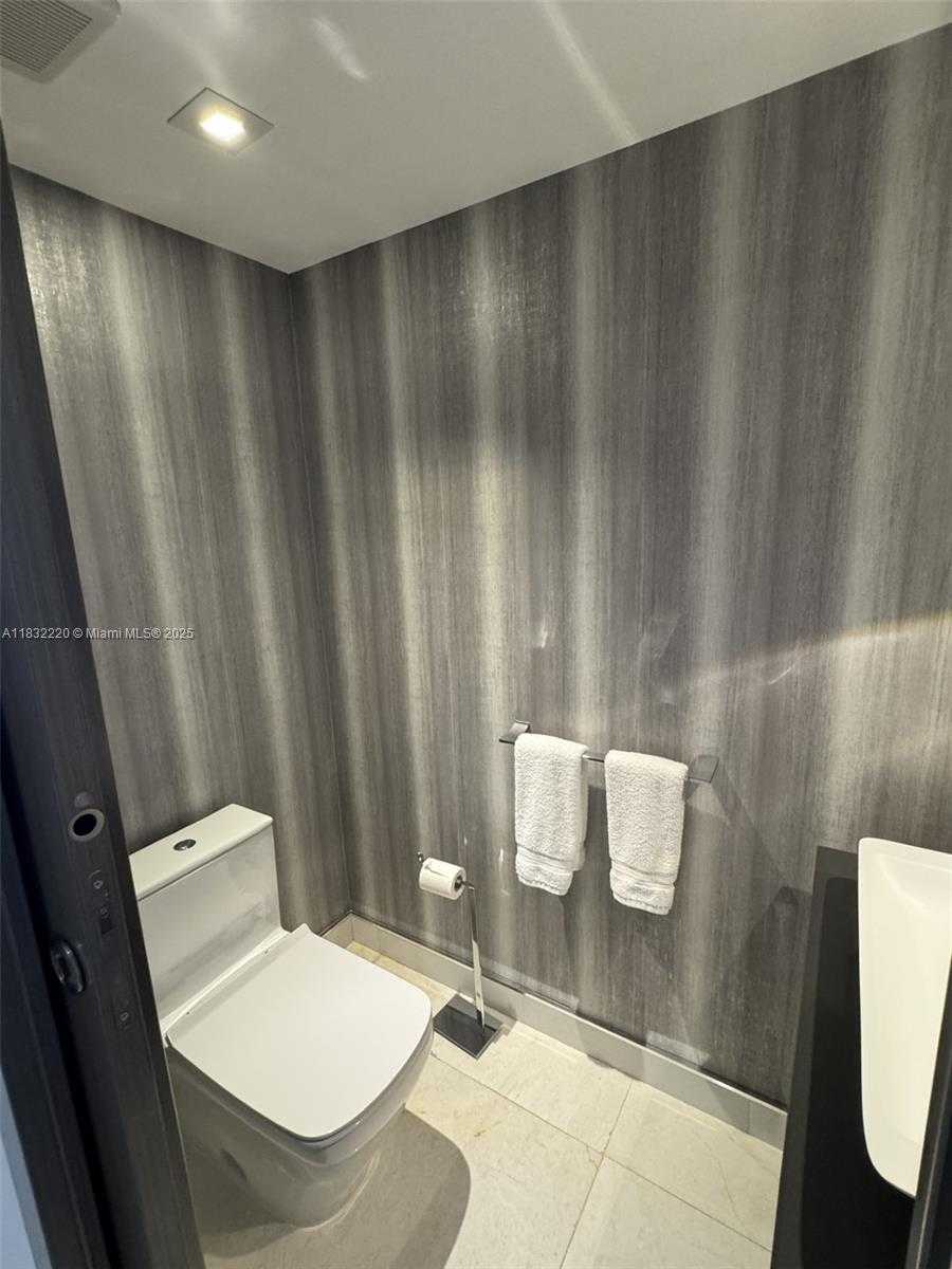 Small Image of 808 BRICKELL KEY DR #3208, Miami Number 10