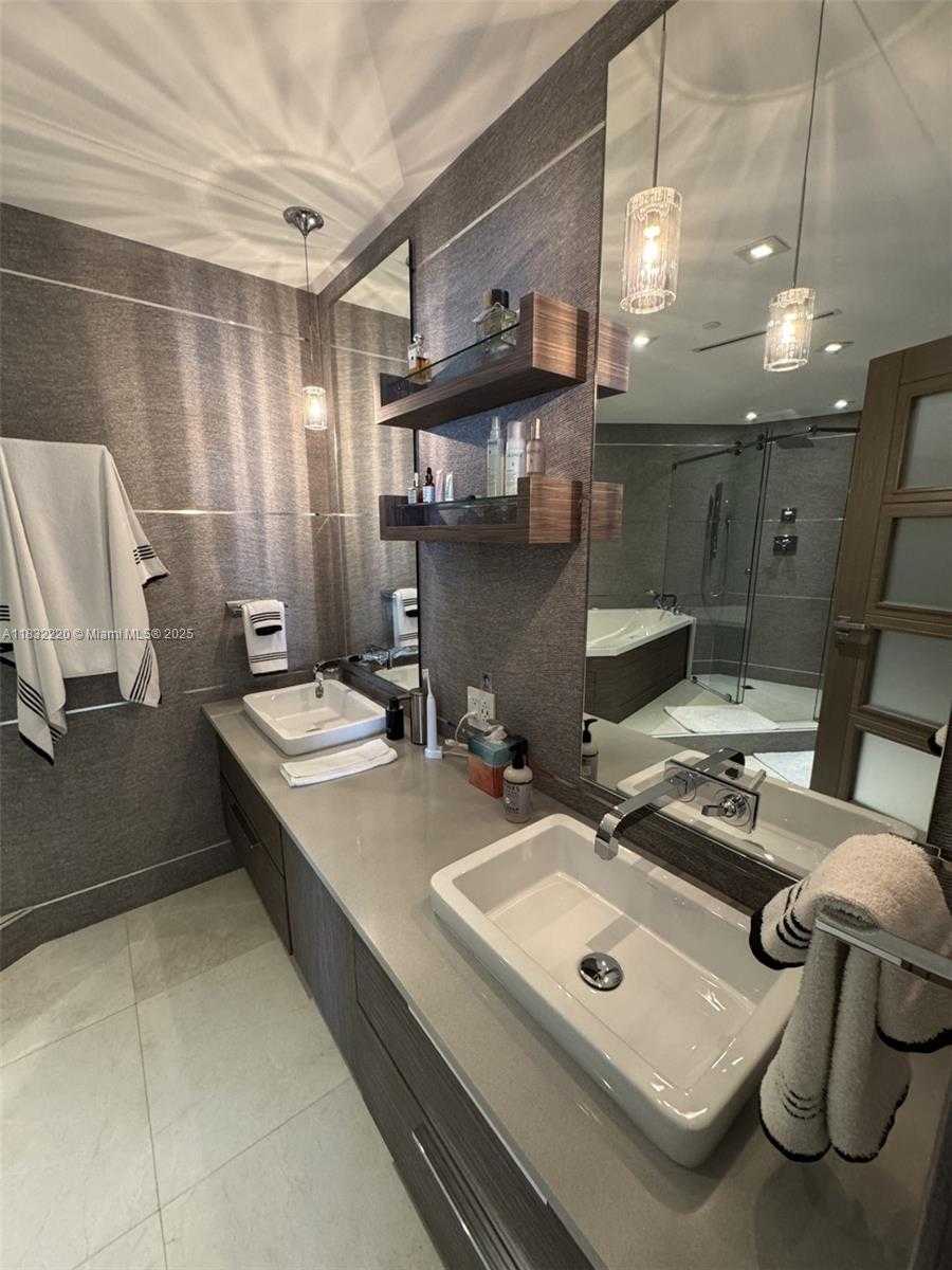 Small Image of 808 BRICKELL KEY DR #3208, Miami Number 12