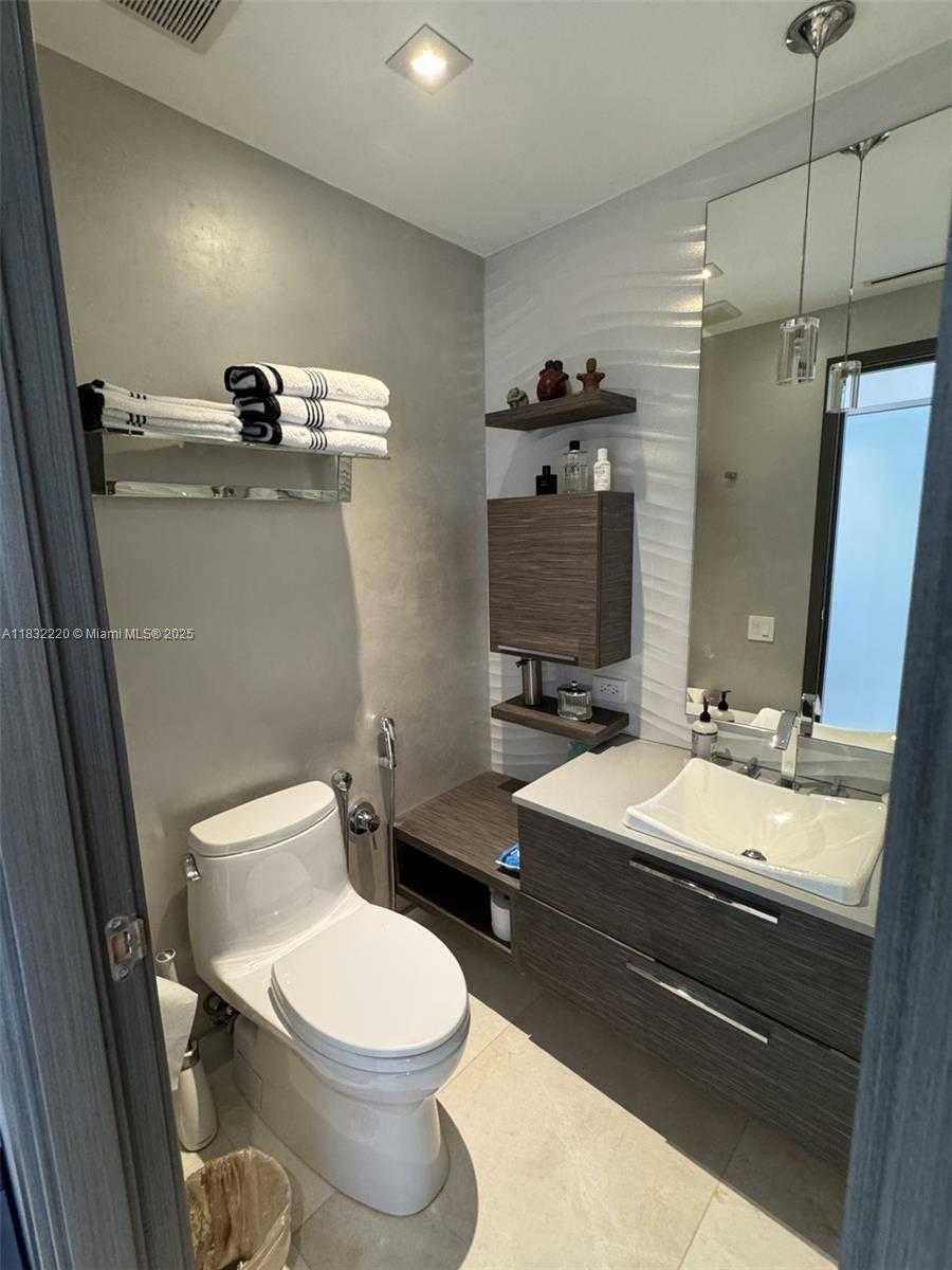 Small Image of 808 BRICKELL KEY DR #3208, Miami Number 14
