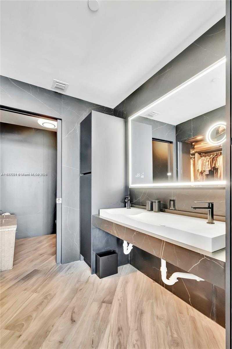 Small Image of 2020 NORTH BAYSHORE DR #3408, Miami Number 16