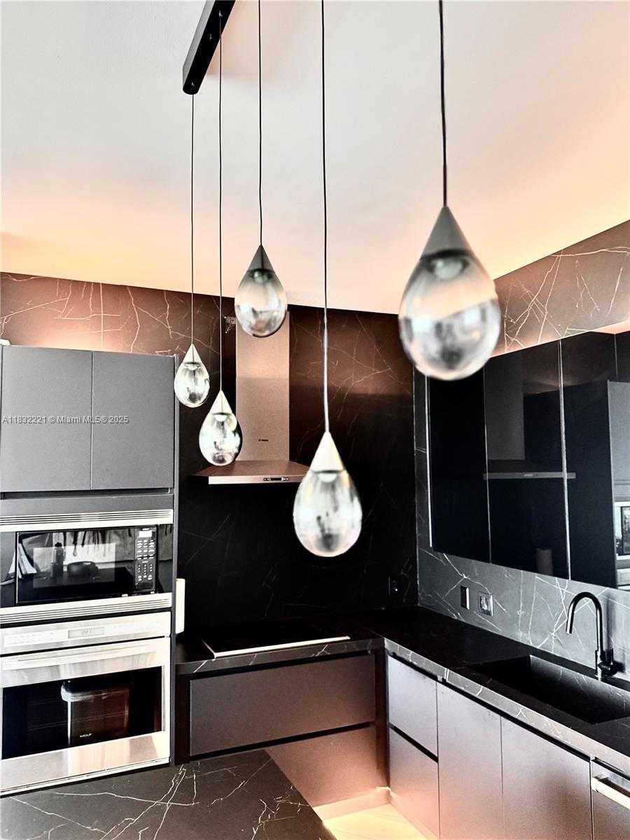 Small Image of 2020 NORTH BAYSHORE DR #3408, Miami Number 9