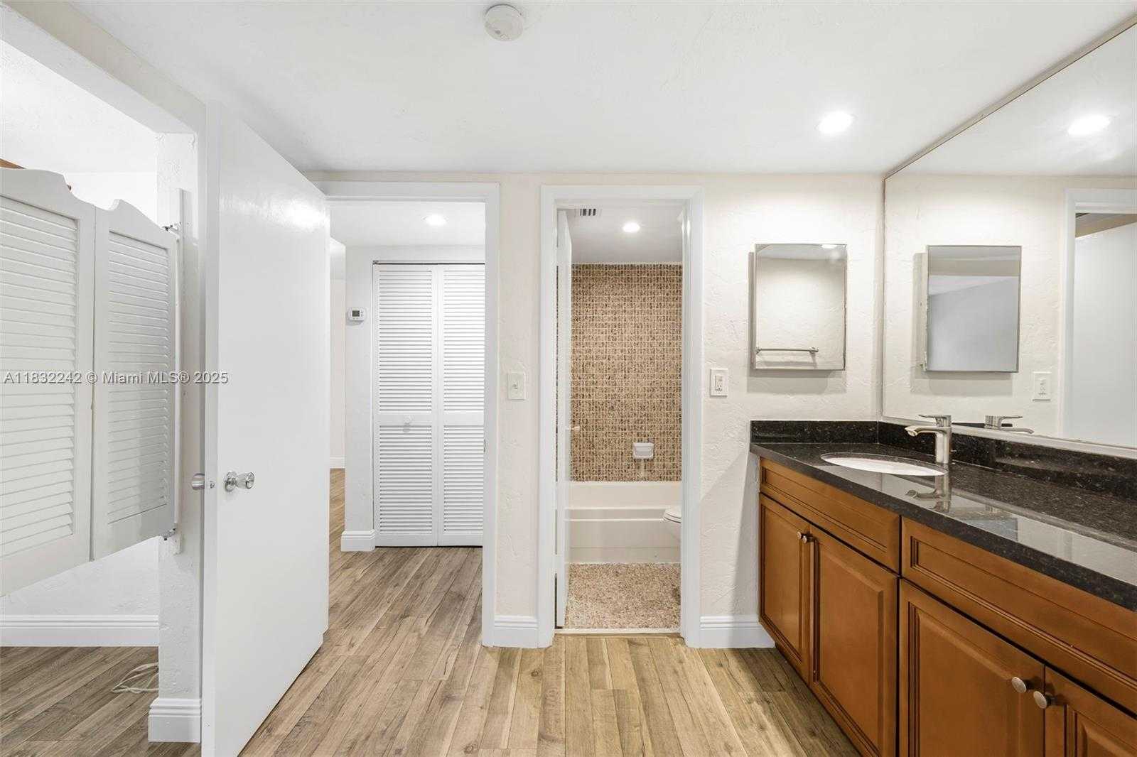 Small Image of 1205 MARIPOSA AVE #308, Coral Gables Number 24