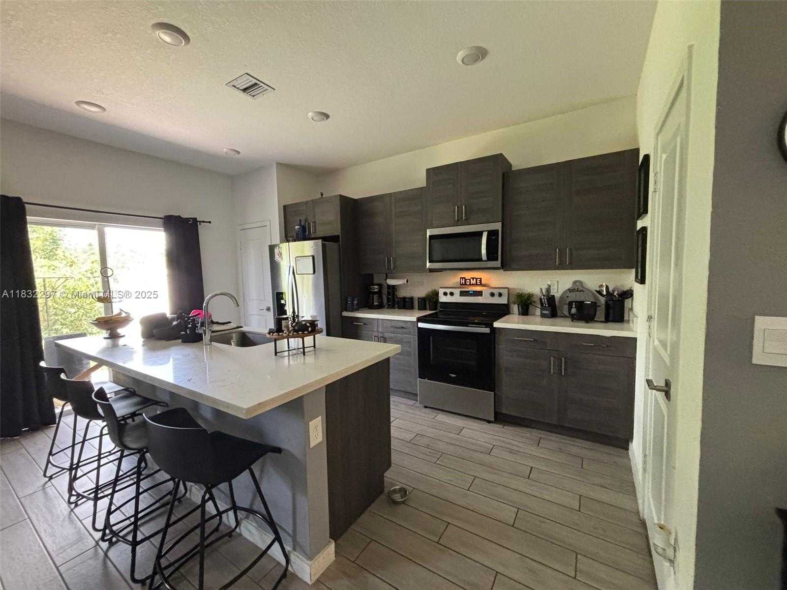 Small Image of 830 SOUTH EAST 19TH ST, Homestead Number 3