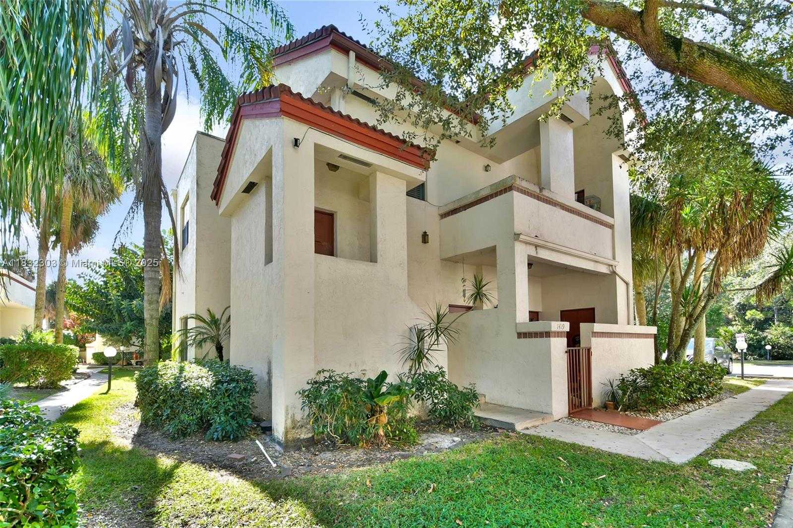 Small Image of 1419 AVON LN #216, North Lauderdale Number 1