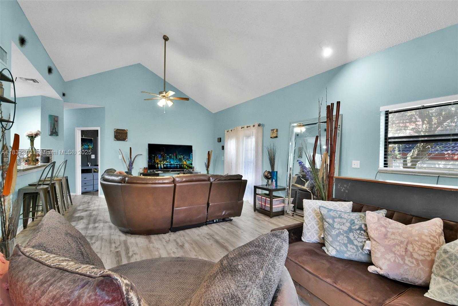 Small Image of 1419 AVON LN #216, North Lauderdale Number 14