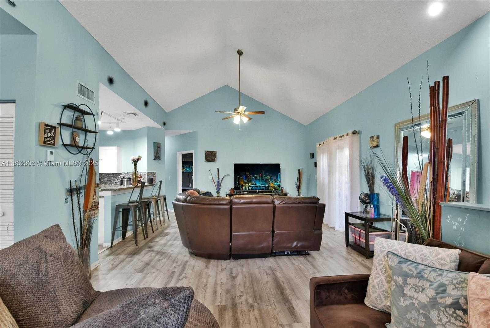 Small Image of 1419 AVON LN #216, North Lauderdale Number 15