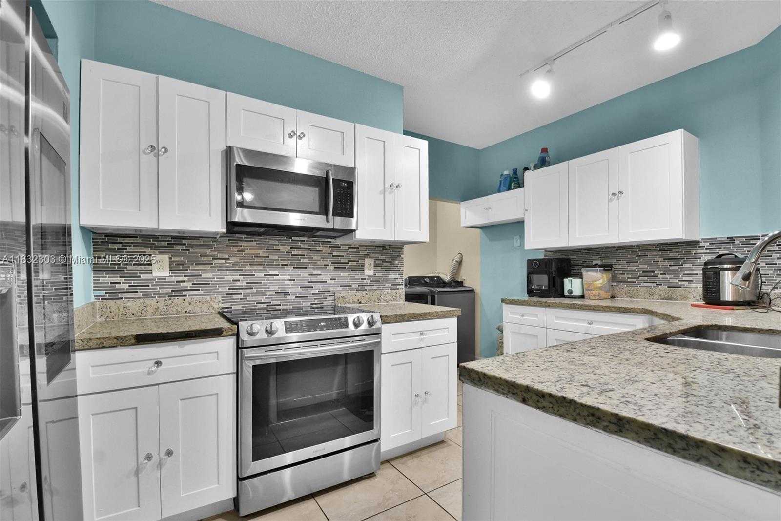 Small Image of 1419 AVON LN #216, North Lauderdale Number 20