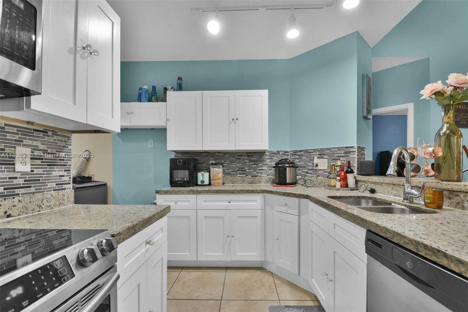 Small Image of 1419 AVON LN #216, North Lauderdale Number 21