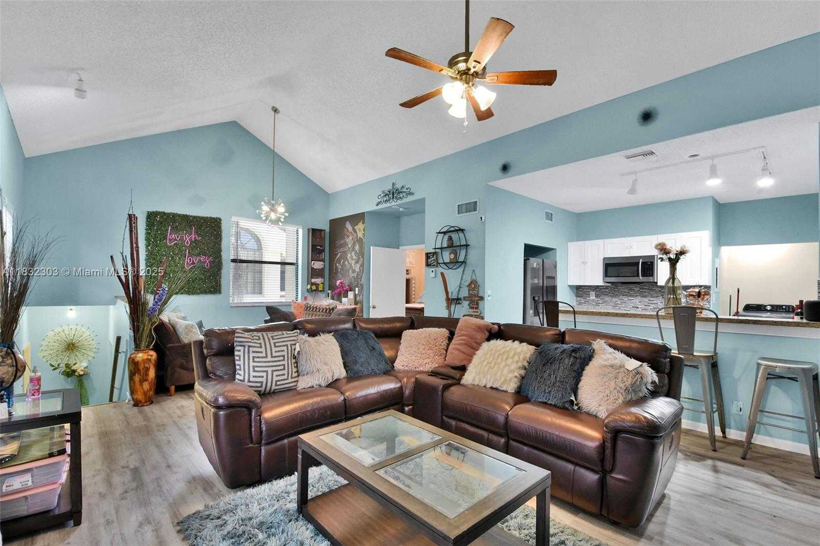 Small Image of 1419 AVON LN #216, North Lauderdale Number 7