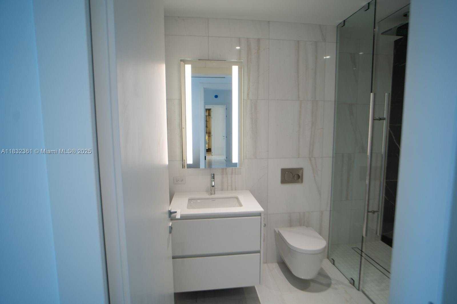Small Image of 300 BISCAYNE BLVD WAY #3009, Miami Number 13
