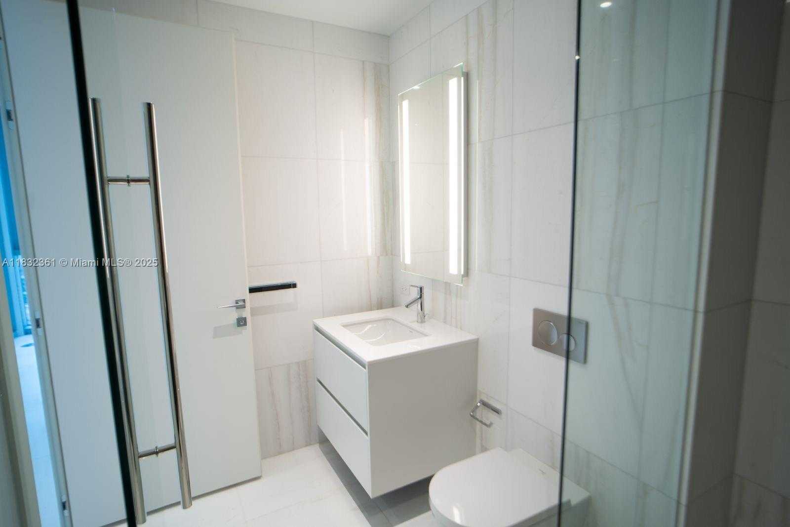 Small Image of 300 BISCAYNE BLVD WAY #3009, Miami Number 17