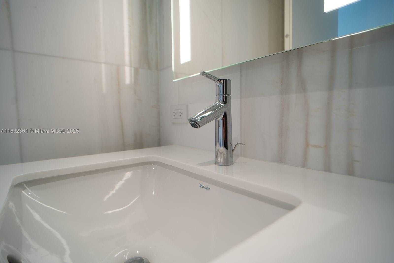 Small Image of 300 BISCAYNE BLVD WAY #3009, Miami Number 18