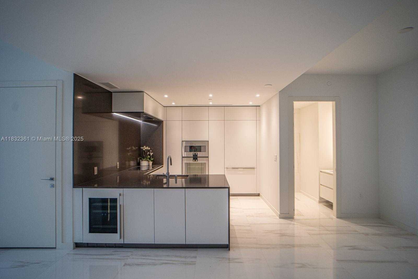Small Image of 300 BISCAYNE BLVD WAY #3009, Miami Number 2