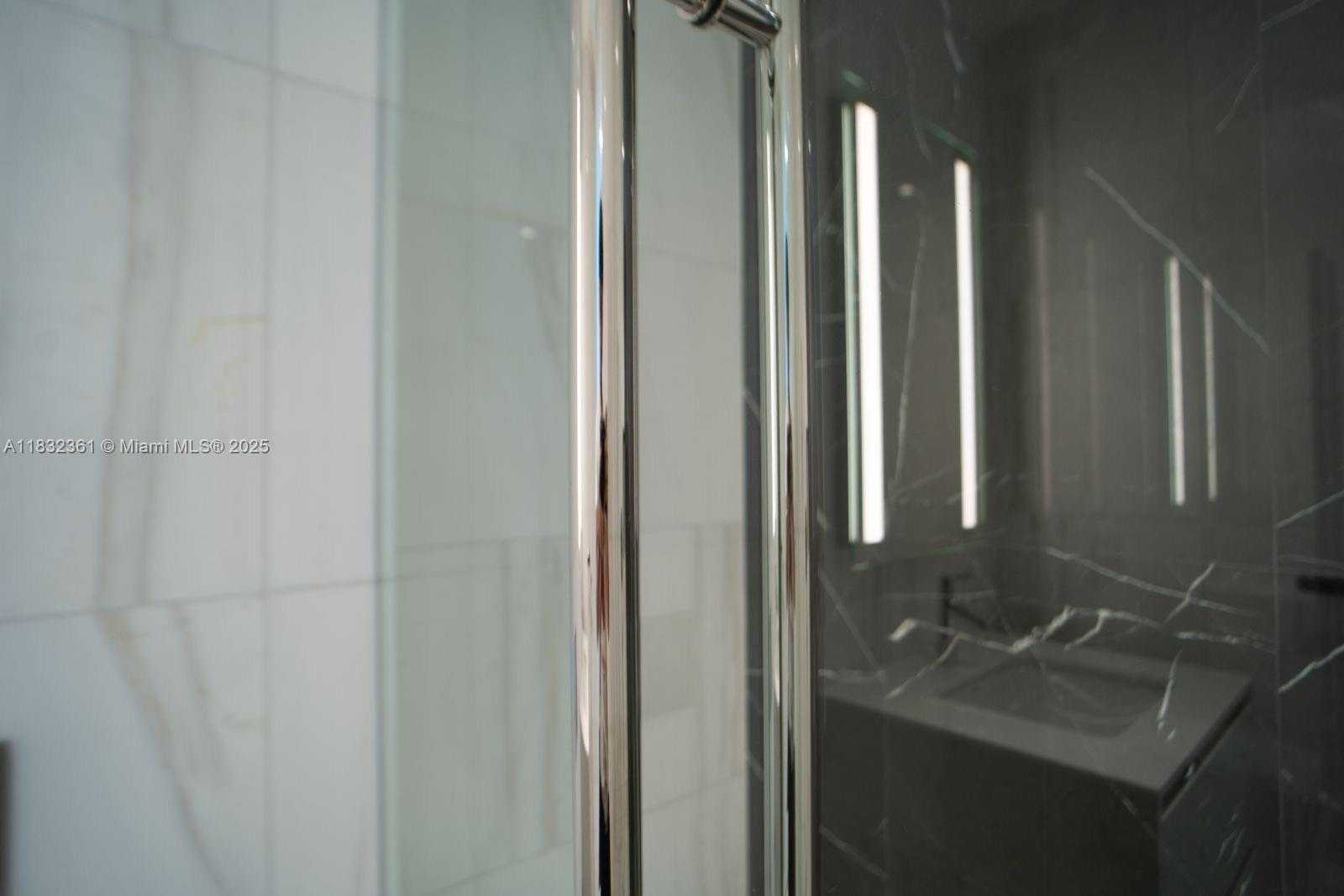 Small Image of 300 BISCAYNE BLVD WAY #3009, Miami Number 20