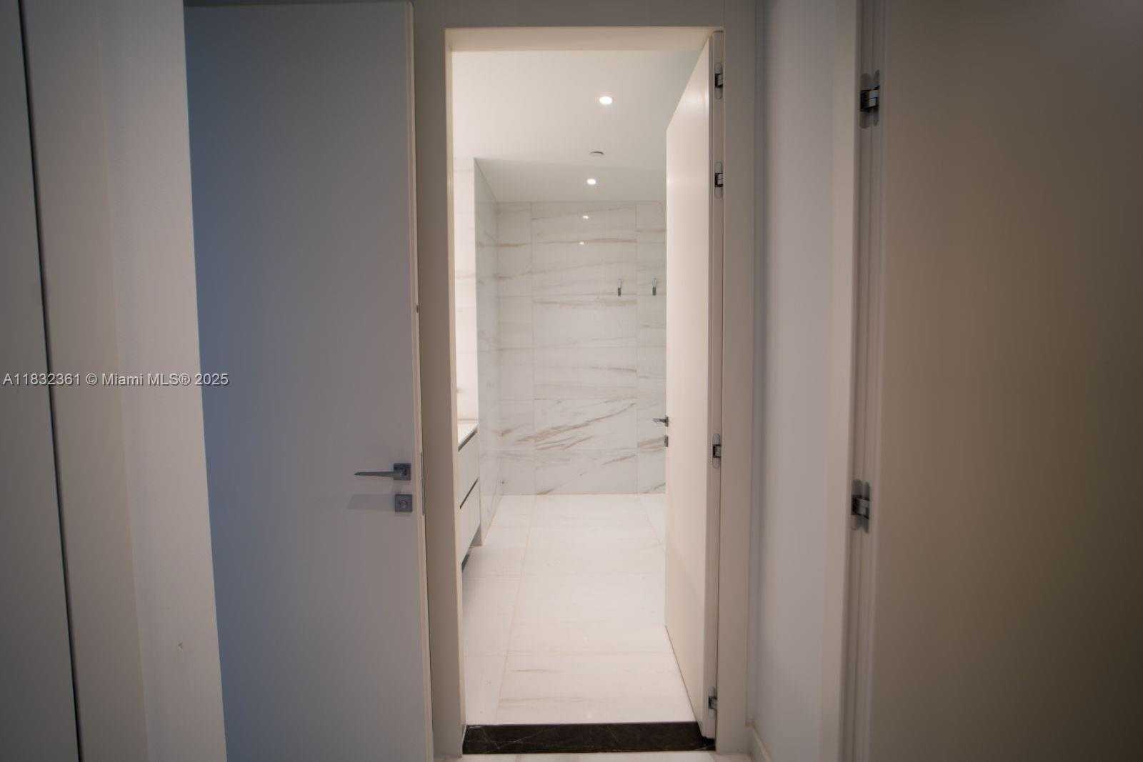 Small Image of 300 BISCAYNE BLVD WAY #3009, Miami Number 27