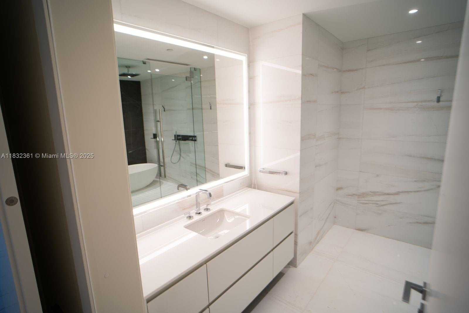 Small Image of 300 BISCAYNE BLVD WAY #3009, Miami Number 28