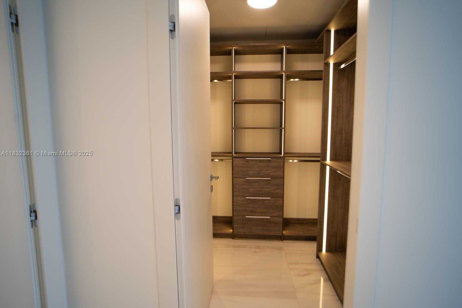 Small Image of 300 BISCAYNE BLVD WAY #3009, Miami Number 32