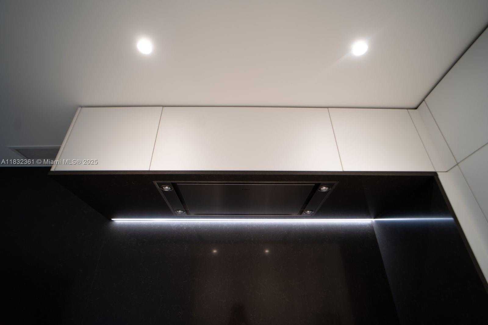 Small Image of 300 BISCAYNE BLVD WAY #3009, Miami Number 33