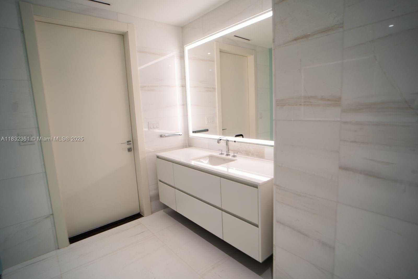 Small Image of 300 BISCAYNE BLVD WAY #3009, Miami Number 35