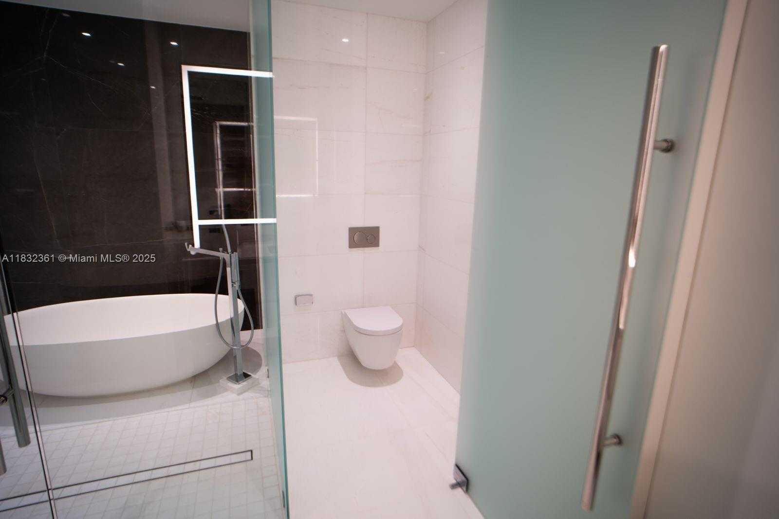 Small Image of 300 BISCAYNE BLVD WAY #3009, Miami Number 36