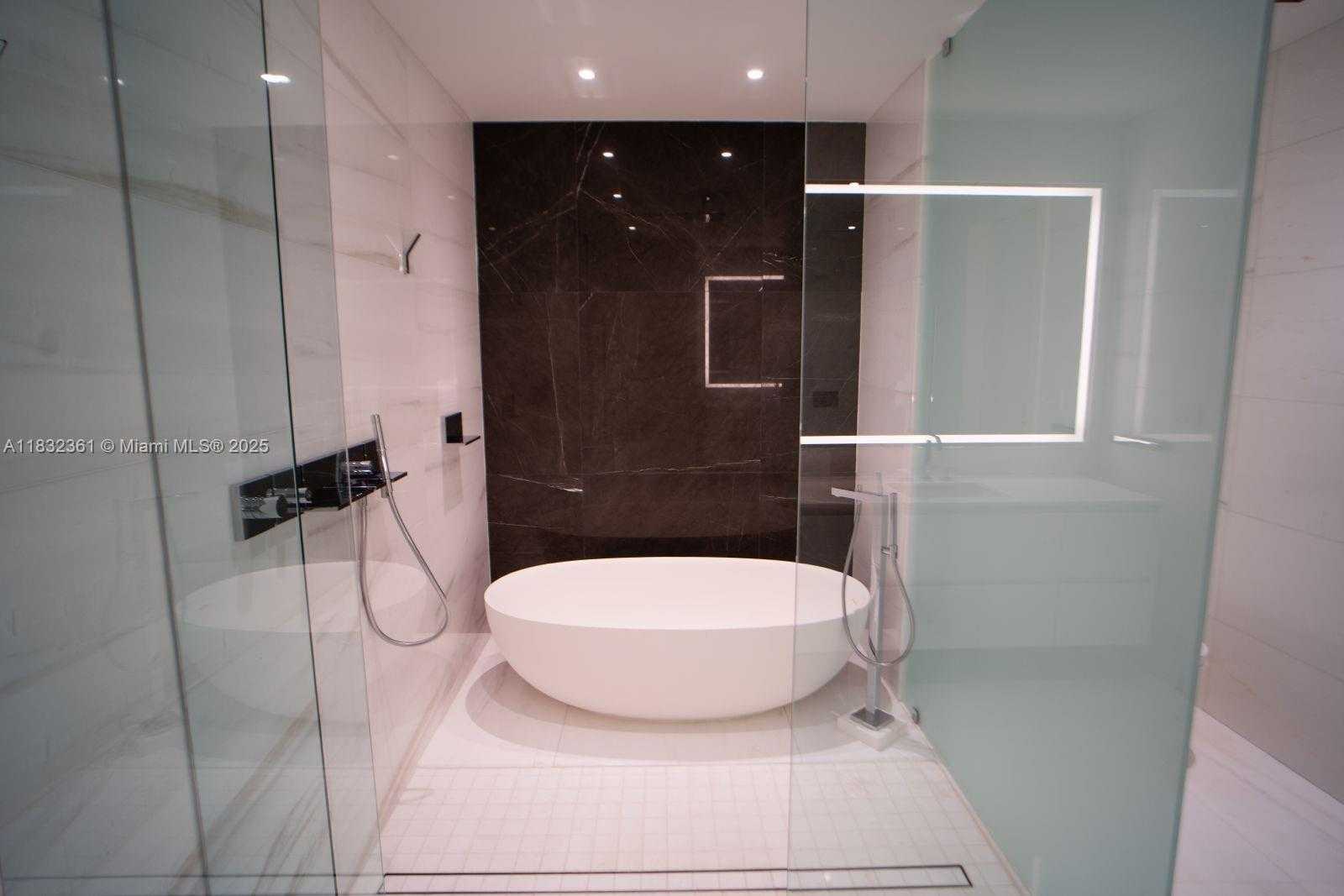 Small Image of 300 BISCAYNE BLVD WAY #3009, Miami Number 37