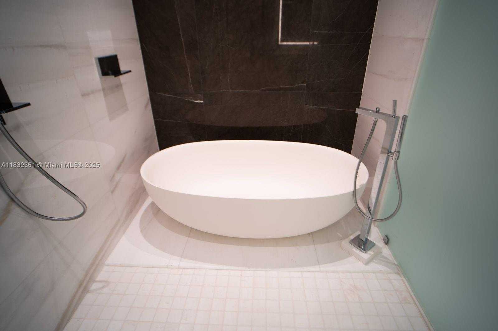 Small Image of 300 BISCAYNE BLVD WAY #3009, Miami Number 38