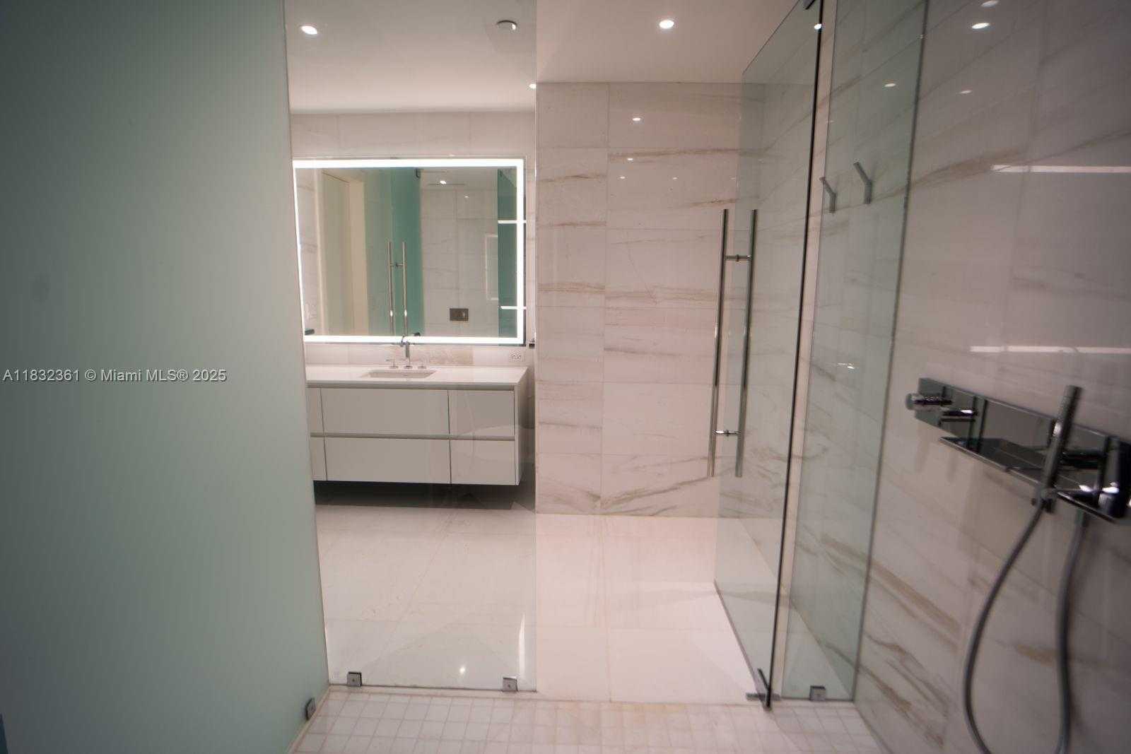 Small Image of 300 BISCAYNE BLVD WAY #3009, Miami Number 39