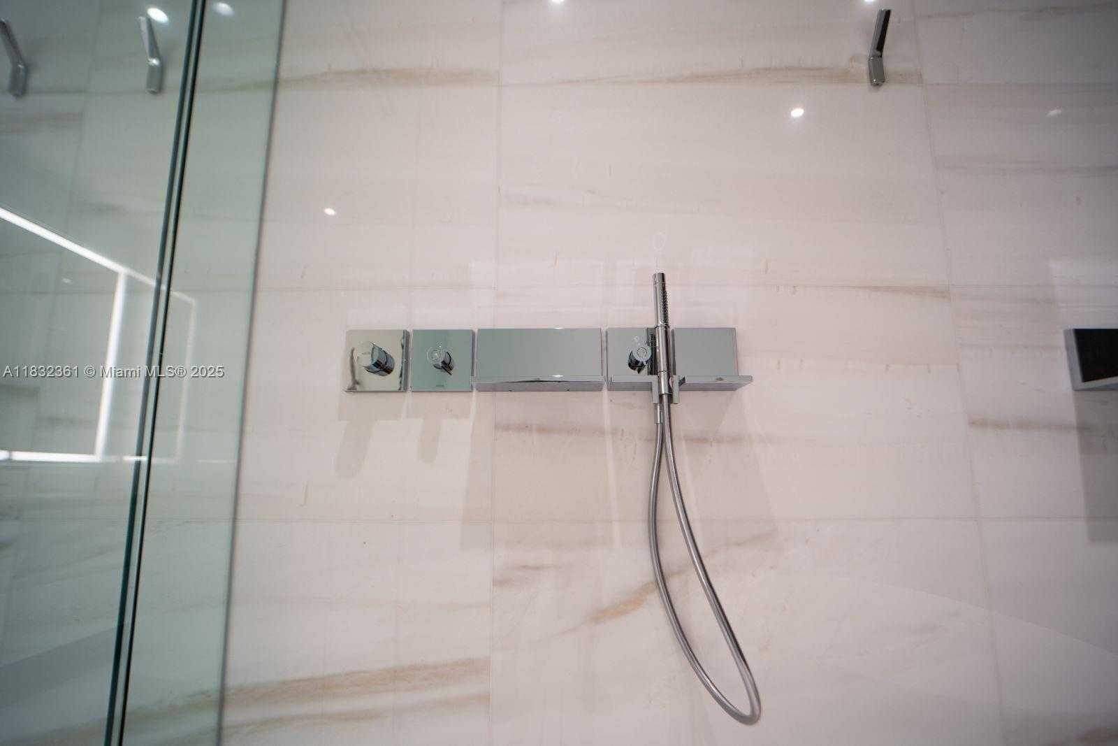 Small Image of 300 BISCAYNE BLVD WAY #3009, Miami Number 40