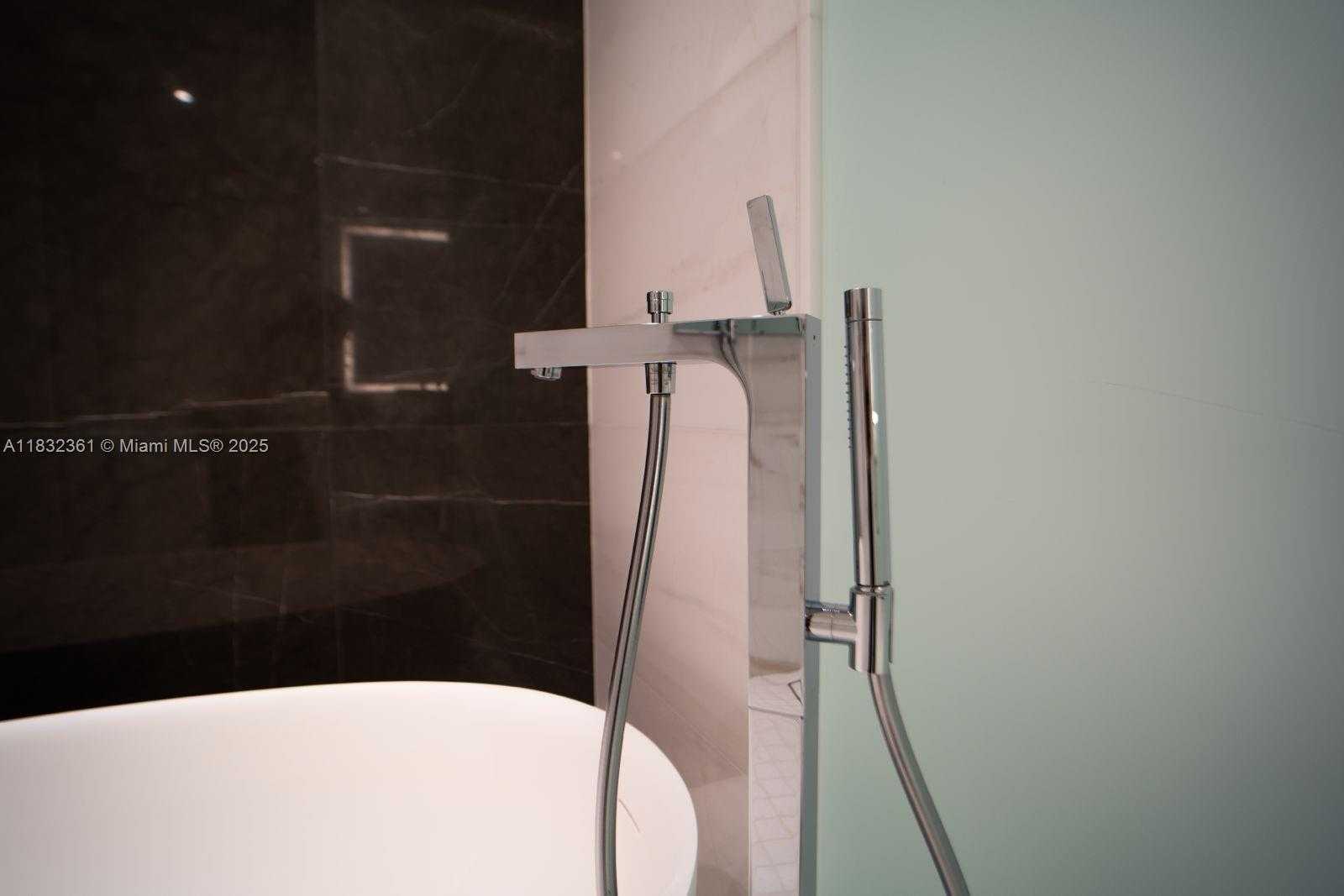 Small Image of 300 BISCAYNE BLVD WAY #3009, Miami Number 41
