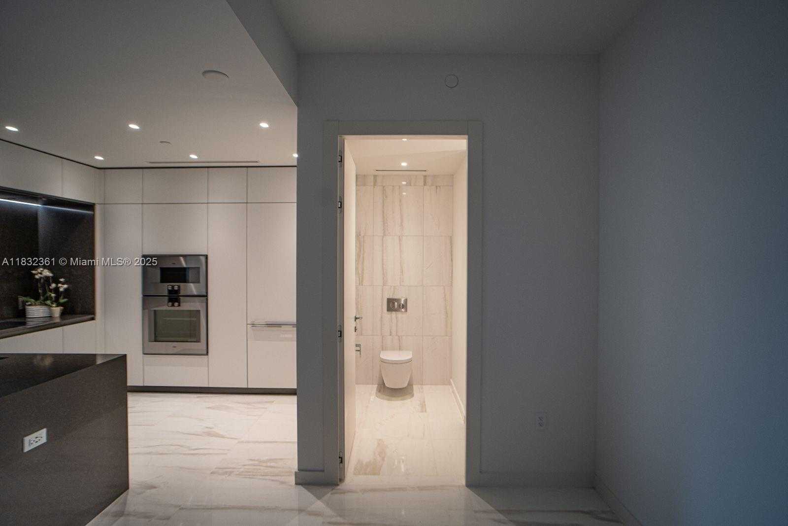 Small Image of 300 BISCAYNE BLVD WAY #3009, Miami Number 5