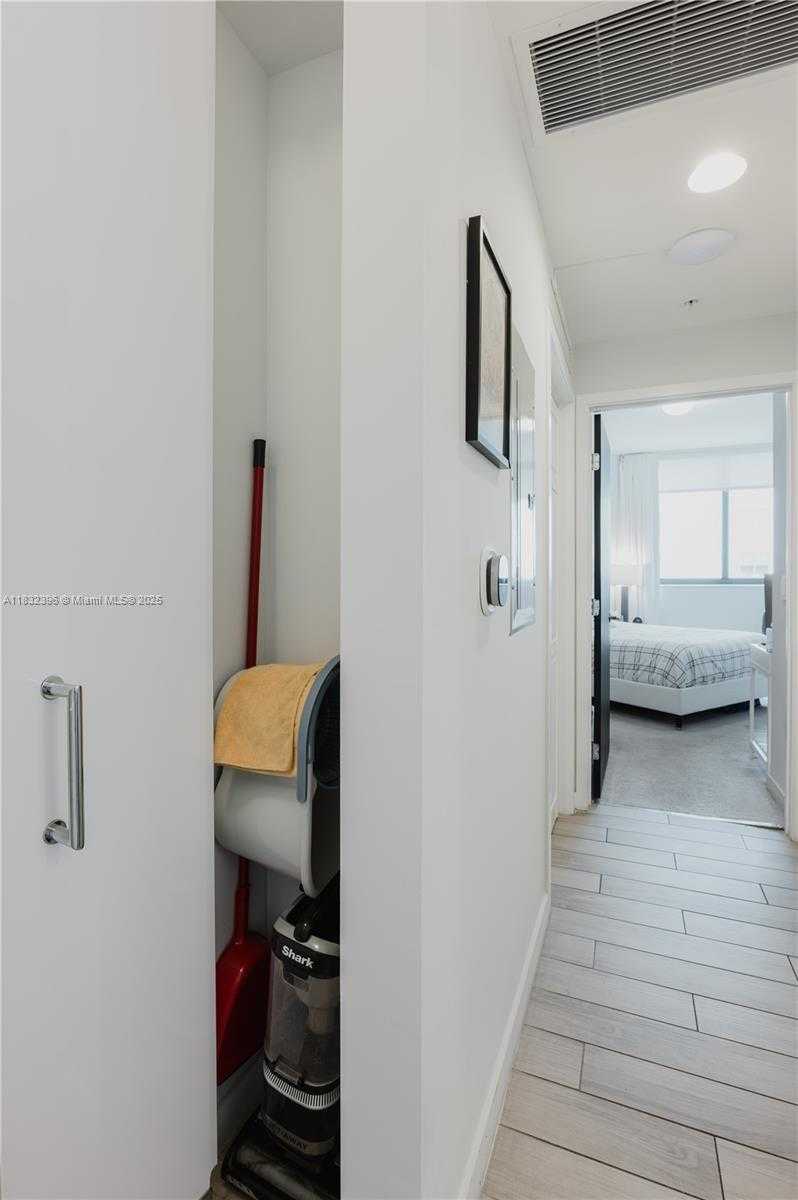 Small Image of 999 SOUTH WEST 1ST AVE #2002, Miami Number 16
