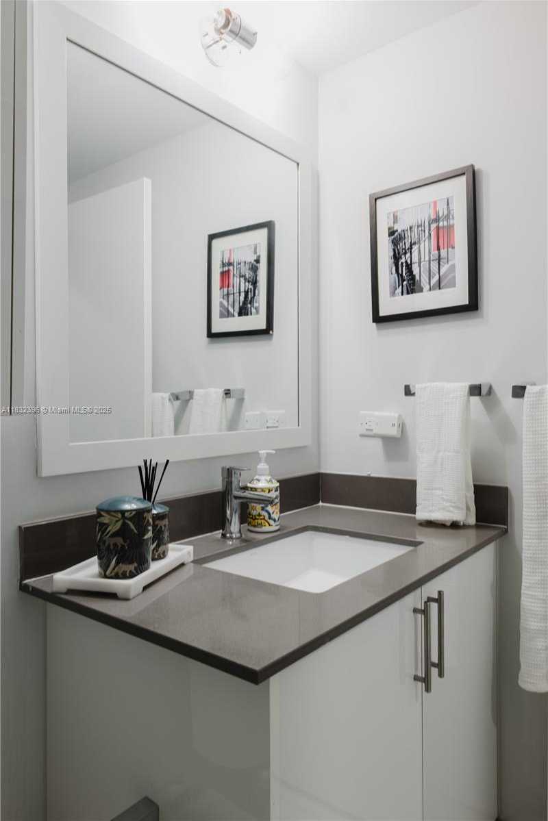 Small Image of 999 SOUTH WEST 1ST AVE #2002, Miami Number 28