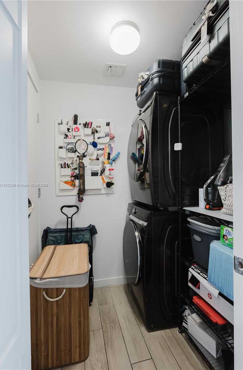 Small Image of 999 SOUTH WEST 1ST AVE #2002, Miami Number 29