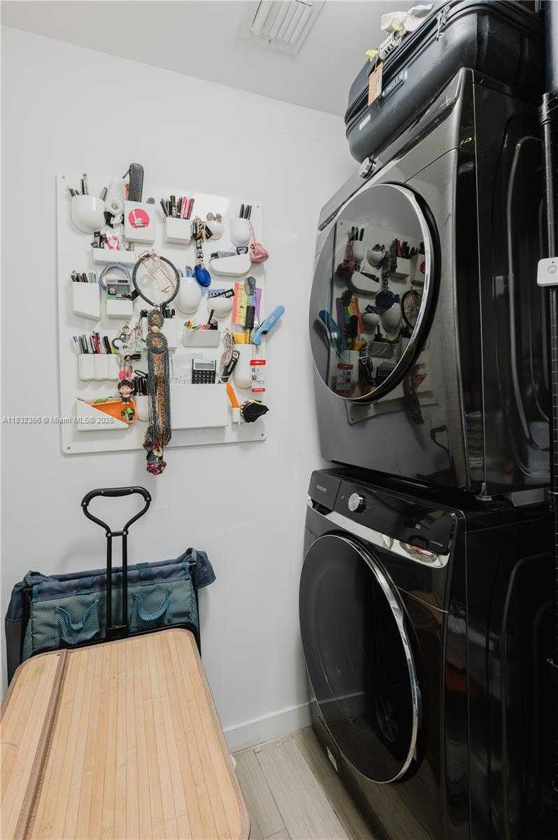 Small Image of 999 SOUTH WEST 1ST AVE #2002, Miami Number 30