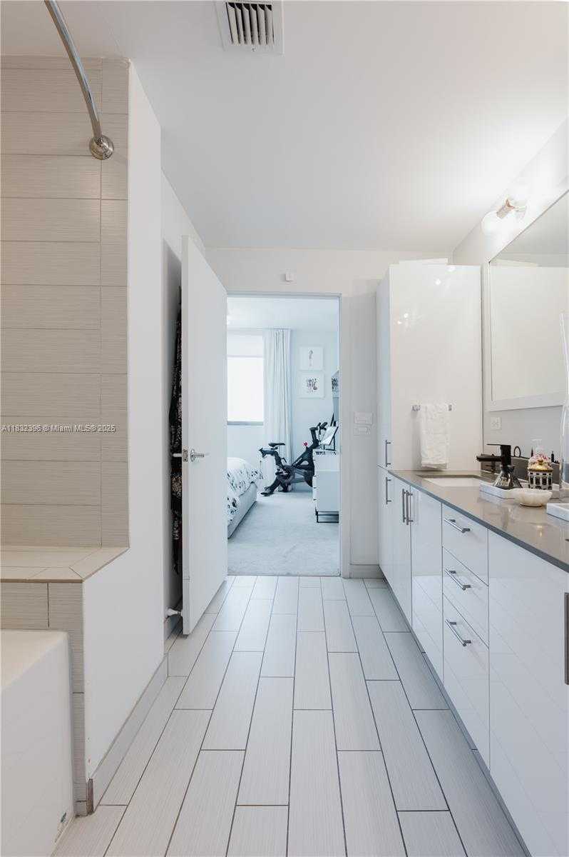 Small Image of 999 SOUTH WEST 1ST AVE #2002, Miami Number 40